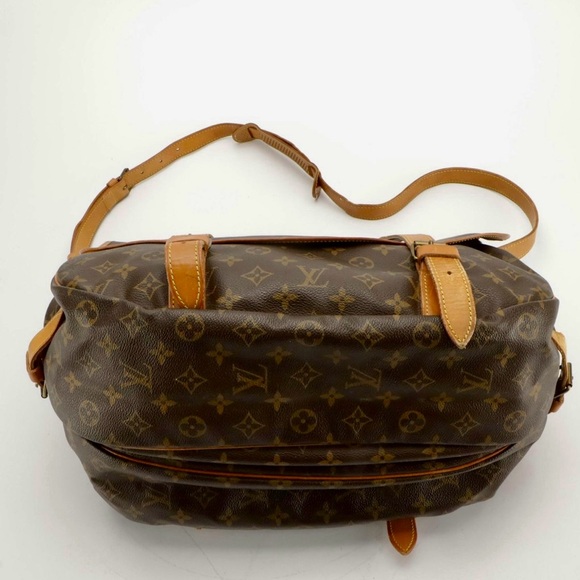 Louis Vuitton Saumur 43 Messenger Bag in Monogram Canvas and Vachetta Leather - Picture 3 of 9